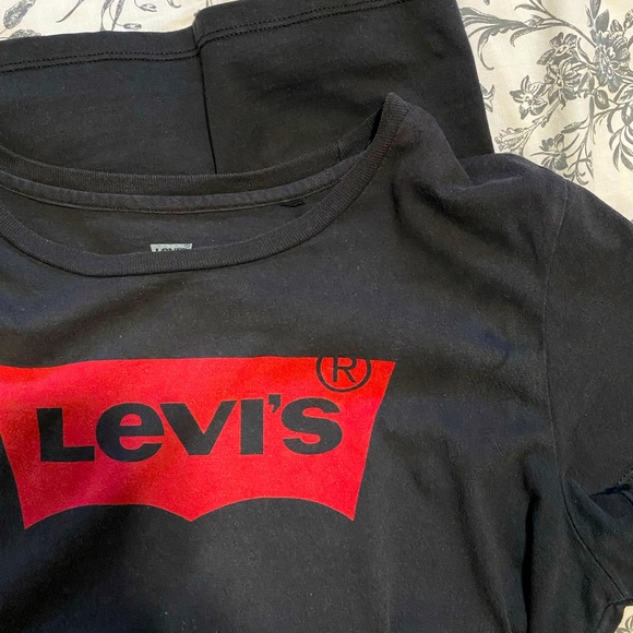 Levi’s perfect logo graphic tee - Picture 2 of 5
